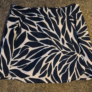 Vineyard Vines Blue and White Leaf Print Mini Skirt